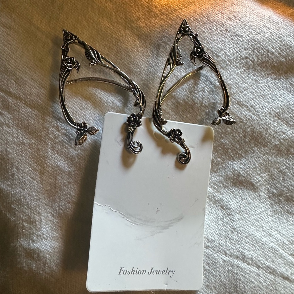 Pixie earcuff for pierced ears